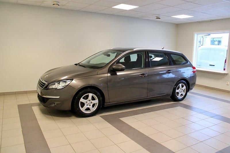 Grå Begagnad 2014 Peugeot 308 SW Kombi | 69 900 kr (Marknadspris) - Bild 1/4