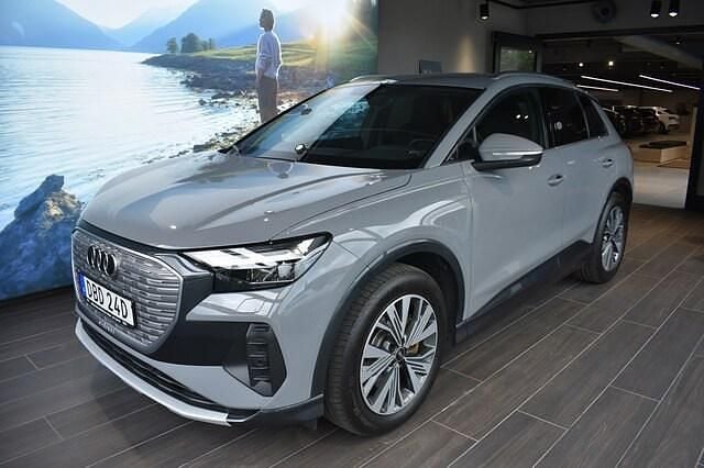 Begagnad Audi Q4 e-tron Advanced 150 kW (204 HK) 2022 Grå SUV