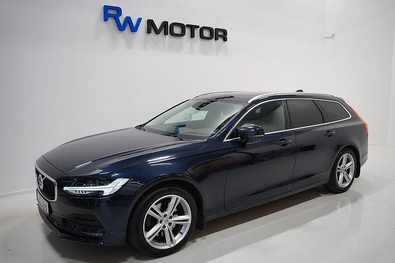 Mörkblå (blå) Begagnad 2017 Volvo V90 Momentum Kombi | 214 800 kr (Marknadspris) - Bild 1/4