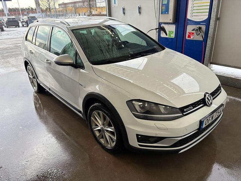 Begagnad VW Golf Alltrack 180 HK (132 kW) 2017 Kombi
