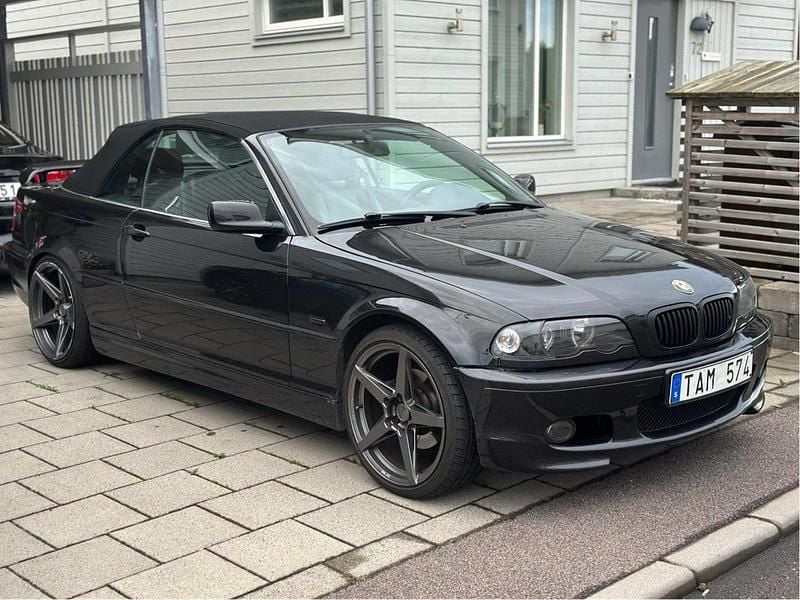 Svart Begagnad 2001 BMW 325 Cabriolet Cab | 68 000 kr (Bra pris) - Bild 1/4