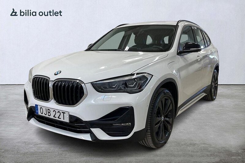 Vit Begagnad 2021 BMW X1 Sport Line SUV | 299 000 kr (Bra pris) - Bild 1/4
