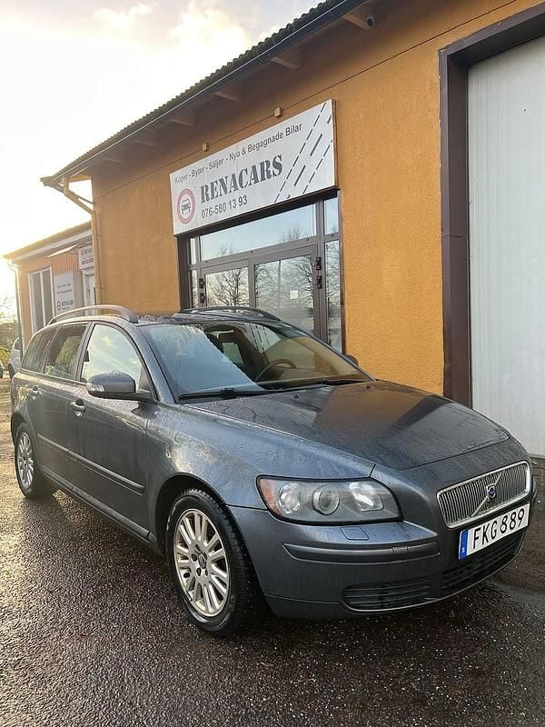 Grå Begagnad 2007 Volvo V50 Kinetic Kombi | 12 900 kr (Superpris) - Bild 1/4