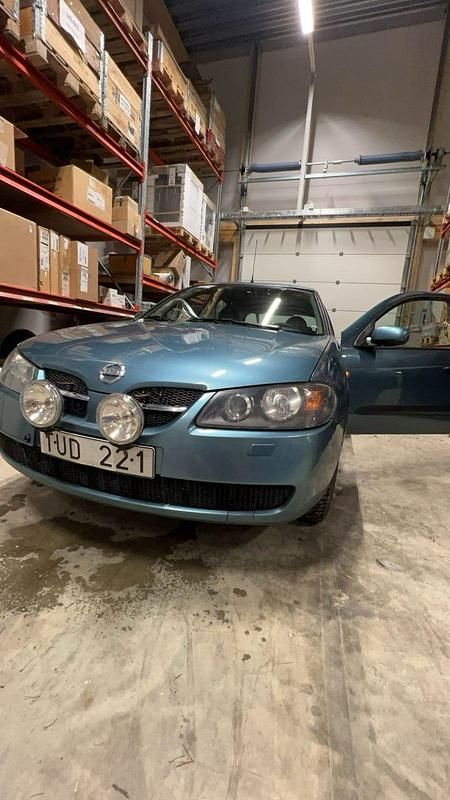 Begagnad 2003 Nissan Almera Halvkombi | 5 000 kr (Marknadspris) - Bild 1/4