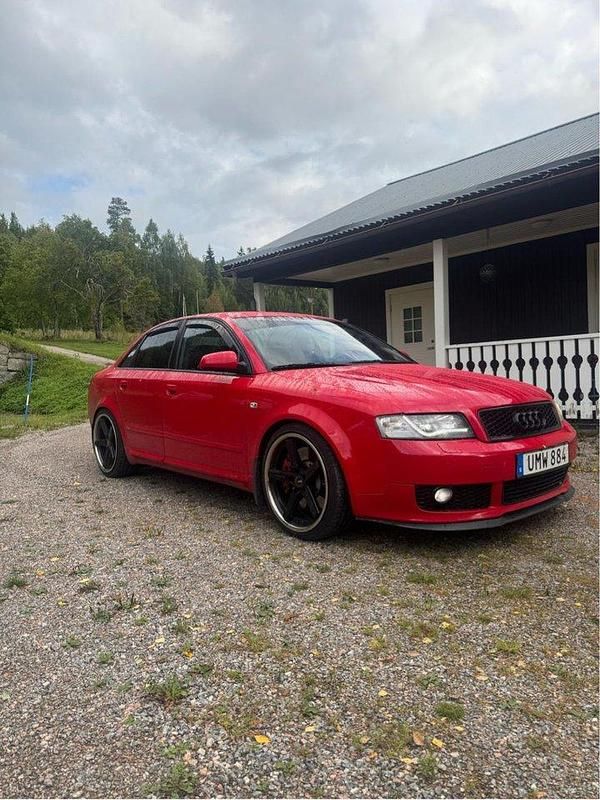 Röd Begagnad 2004 Audi A4 S-Line Sedan | 38 900 kr - Bild 1/4