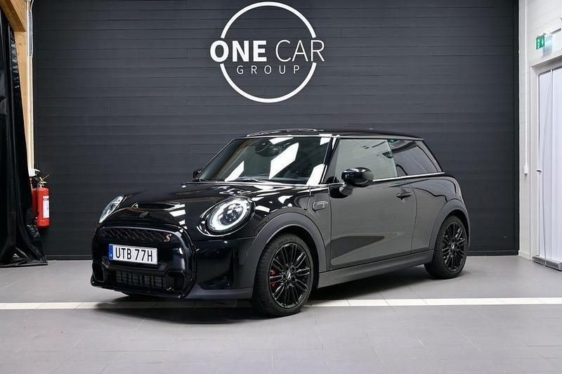 Svart Begagnad 2022 Mini Cooper S Halvkombi | 279 900 kr (Marknadspris) - Bild 1/4