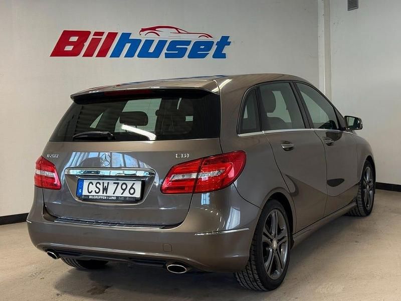 Begagnad Mercedes B200 136 HK (100 kW) 2014 Grå Minibuss