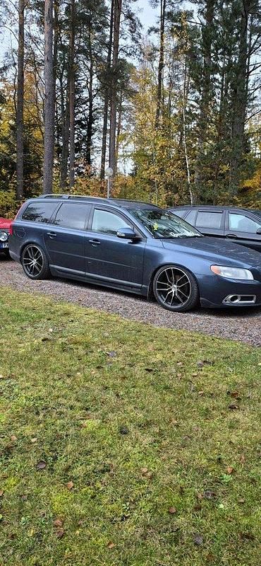 Blå Begagnad 2008 Volvo V70 Kinetic Kombi | 42 000 kr (Lite dyr) - Bild 1/4