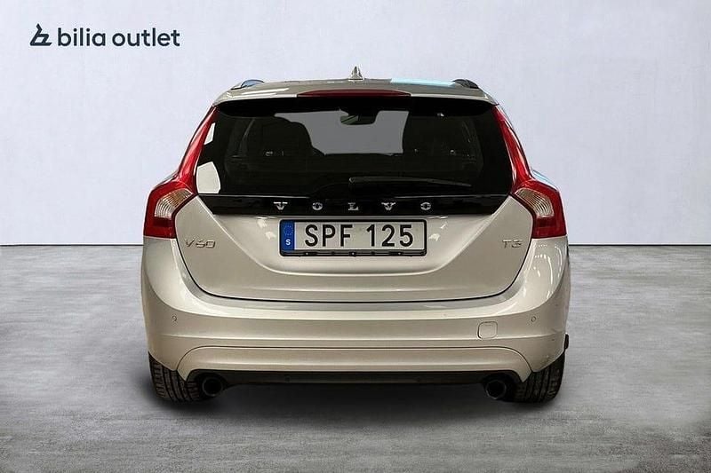 Begagnad Volvo V60 Business Edition 152 HK (111 kW) 2016 Silver Kombi