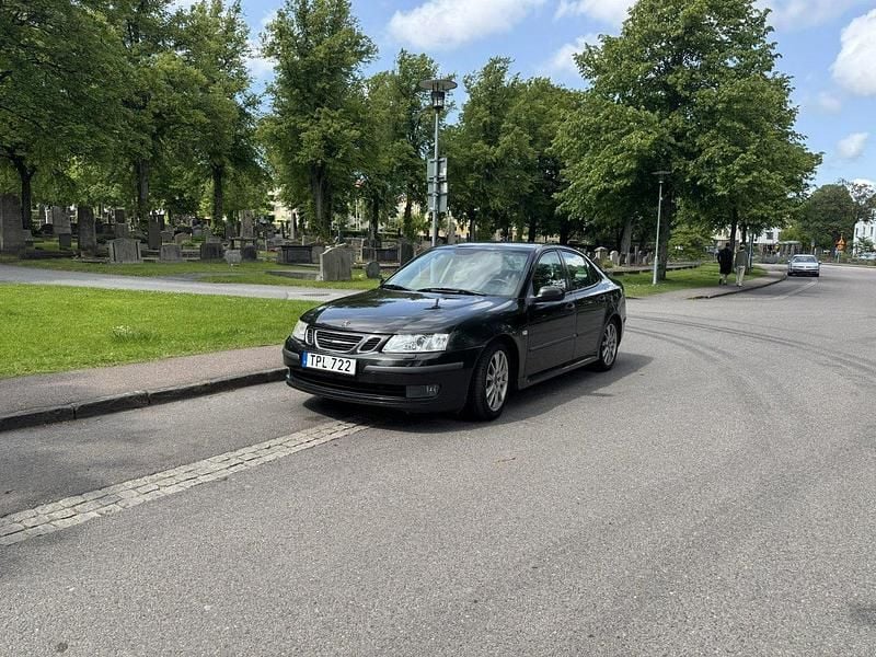 Grön Begagnad 2003 Saab 9-3 Sedan | 42 500 kr (Marknadspris) - Bild 1/4