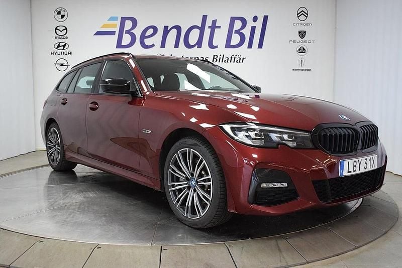 Begagnad BMW 330e M Sport 293 HK (215 kW) 2022 Röd Kombi