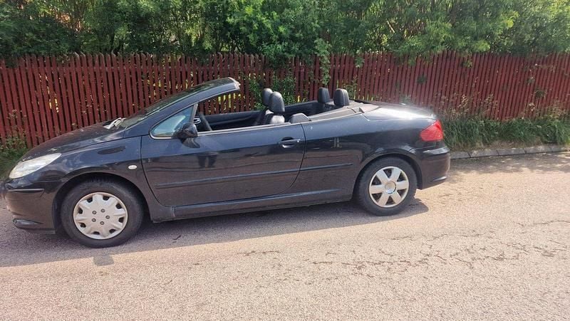 Svart Begagnad 2007 Peugeot 307 CC Cab | 32 000 kr (Bra pris) - Bild 1/4