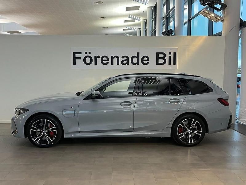 Begagnad BMW 330 M Sport 184 HK (135 kW) 2025 Brooklyn grå metallic Kombi