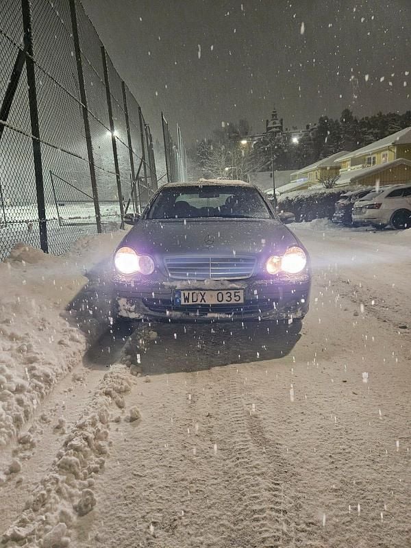 Begagnad Mercedes C180 143 HK (105 kW) 2005