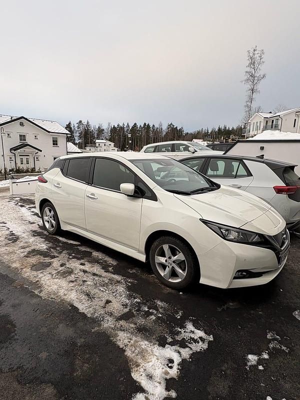 Begagnad Nissan Leaf 110 kW (150 HK) 2020 Vit Halvkombi