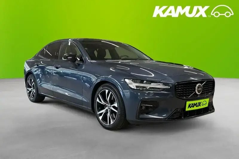 Blå Begagnad 2023 Volvo S60 Plus Sedan | 379 800 kr (Marknadspris) - Bild 1/4