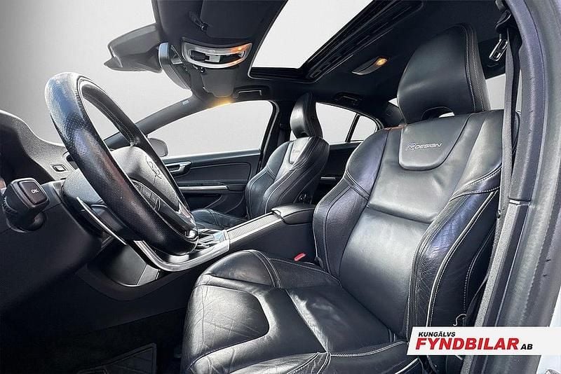 Begagnad Volvo S60 R-Design 114 HK (83 kW) 2014 Vit Sedan