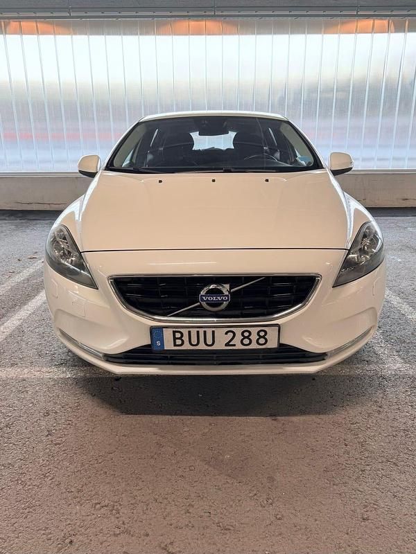 Begagnad Volvo V40 120 HK (88 kW) 2016 Halvkombi