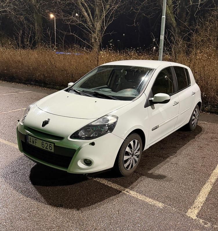 Begagnad 2011 Renault Clio II Halvkombi | 29 900 kr (Marknadspris) - Bild 1/4