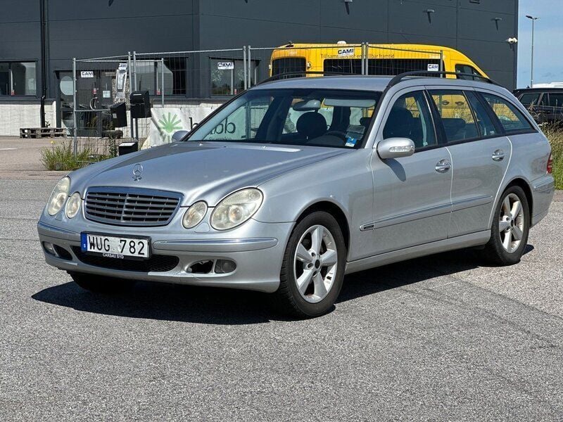Silver Begagnad 2005 Mercedes E240 Kombi | 15 900 kr (Superpris) - Bild 1/4