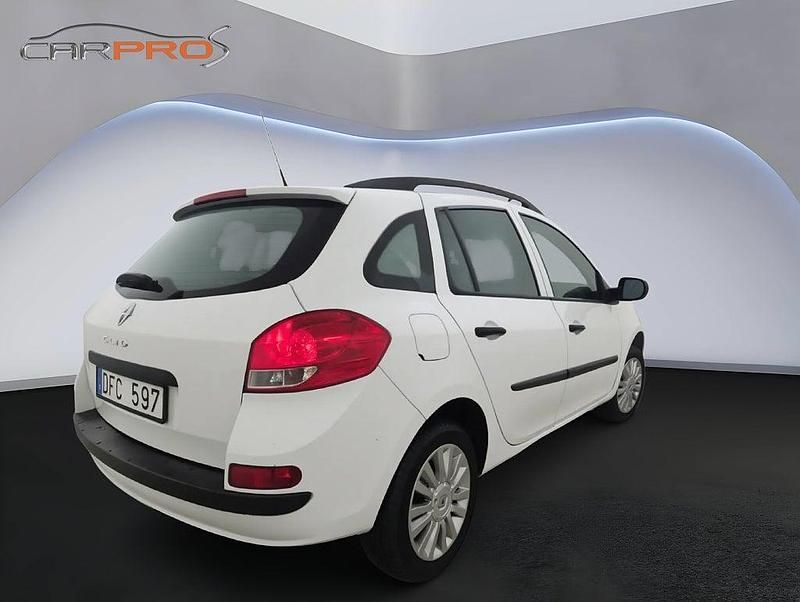 Begagnad Renault Clio GrandTour 75 HK (55 kW) 2010 Vit Kombi