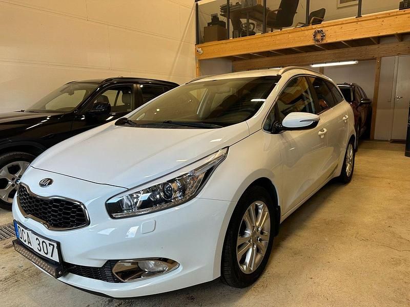 Vit Begagnad 2014 Kia Ceed Sportswagon Comfort Kombi | 95 000 kr (Marknadspris) - Bild 1/4