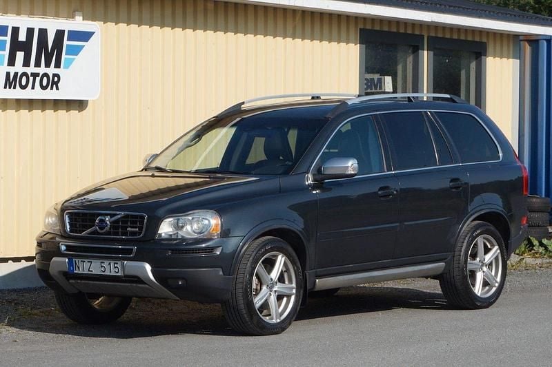Grå Begagnad 2012 Volvo XC90 R-Design SUV | 119 900 kr (Marknadspris) - Bild 1/4