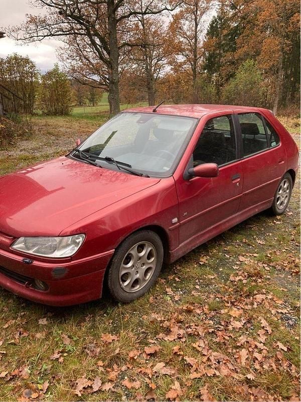 Röd Begagnad 2000 Peugeot 306 Halvkombi | 14 500 kr - Bild 1/1