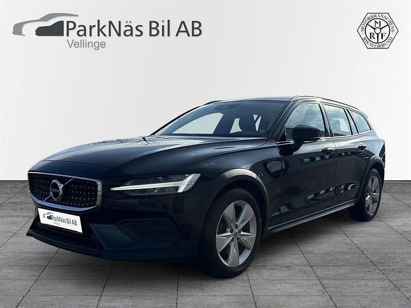 Begagnad Volvo V60 CC 197 HK (144 kW) 2021 Svart Kombi