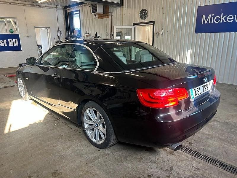 Begagnad BMW 318 Cabriolet Comfort Edition 143 HK (105 kW) 2012 Svart Cab