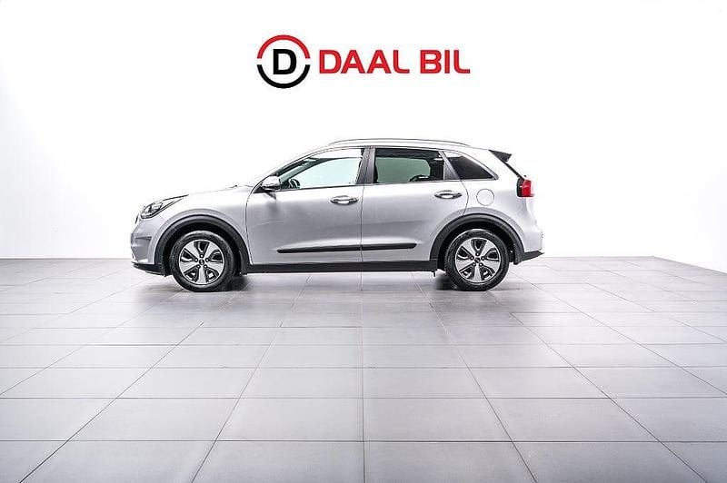 Grå Begagnad 2017 Kia Niro Advance SUV | 149 700 kr (Marknadspris) - Bild 1/4