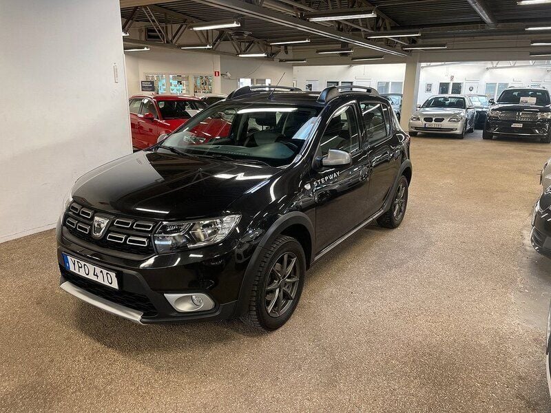 Svart Begagnad 2017 Dacia Sandero Stepway Halvkombi | 93 000 kr (Lite dyr) - Bild 1/4