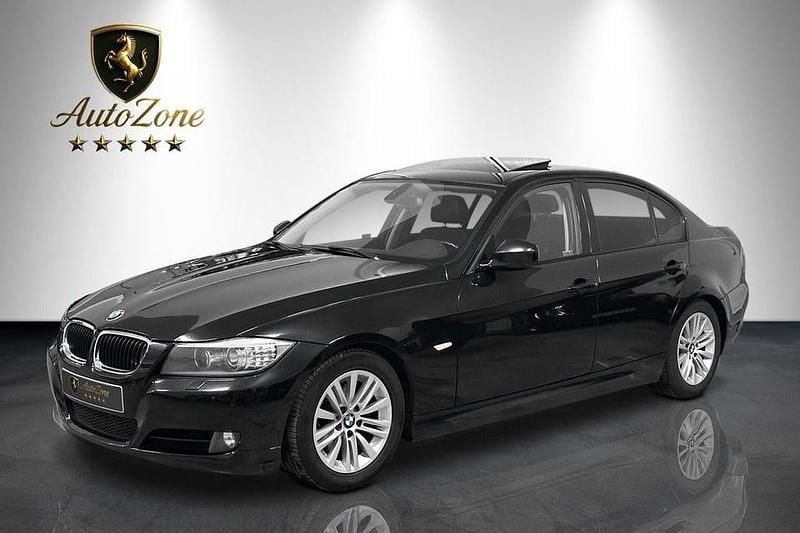 Svart Begagnad 2010 BMW 320 Efficient Dynamics Sedan | 59 900 kr (Marknadspris) - Bild 1/4