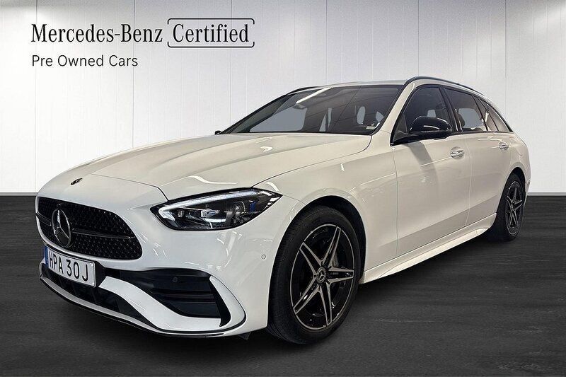 Vit Begagnad 2023 Mercedes C300e AMG Kombi | 509 900 kr (Bra pris) - Bild 1/4