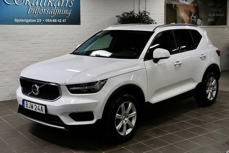 Vit Begagnad 2019 Volvo XC40 Momentum SUV | 215 000 kr (Lite dyr) - Bild 1/4