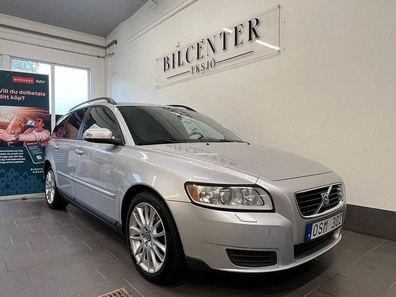 Ljusgrå Begagnad 2008 Volvo V50 Kinetic Kombi | 44 900 kr (Dyr) - Bild 1/4