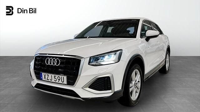 Vit (arkonavit) Ny 2024 Audi Q2 Advanced Plus SUV | 309 000 kr (Marknadspris) - Bild 1/4