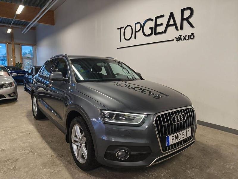 Grå Begagnad 2014 Audi Q3 Comfort SUV | 114 900 kr (Marknadspris) - Bild 1/4