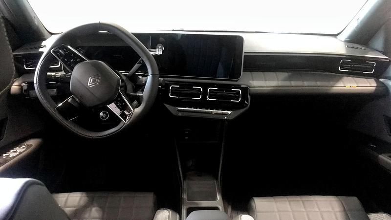 Begagnad Renault 4 E-Tech Iconic 110 kW (150 HK) 2025 Svart (black) SUV