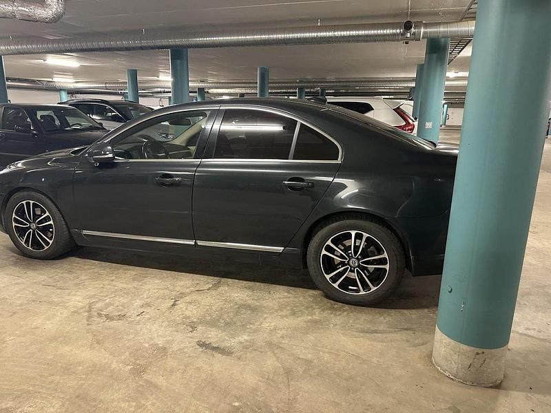Grå Begagnad 2014 Volvo S80 Summum Sedan | 180 000 kr (Lite dyr) - Bild 1/4