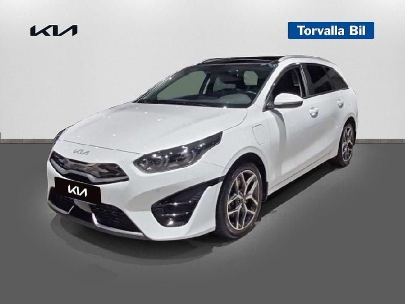 Vit (cassa white ) Begagnad 2022 Kia Ceed Advance Kombi | 279 900 kr (Marknadspris) - Bild 1/4