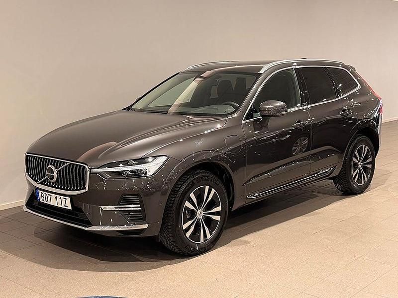 Grå Begagnad 2022 Volvo XC60 Core SUV | 459 500 kr (Bra pris) - Bild 1/4