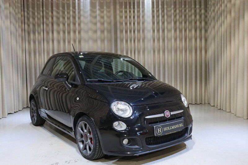 Svart Begagnad 2014 Fiat 500S S Halvkombi | 79 900 kr - Bild 1/4