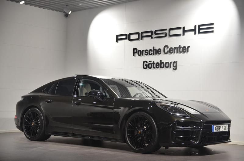 Begagnad 2025 Porsche Panamera GTS Sedan | 1 995 000 kr - Bild 1/4