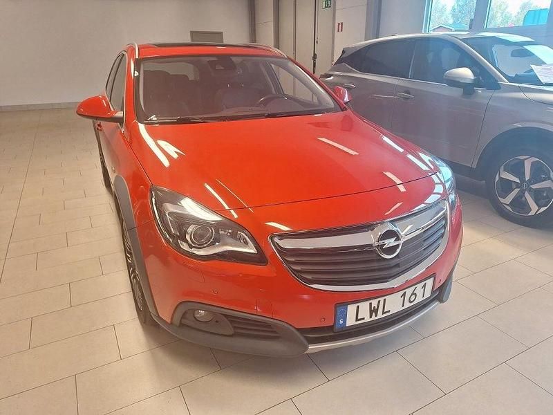 Röd Begagnad 2017 Opel Insignia Country Tourer Business Kombi | 209 900 kr - Bild 1/4