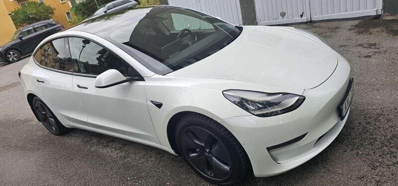 Vit Begagnad 2020 Tesla Model 3 Long Range Sedan | 249 000 kr (Marknadspris) - Bild 1/2