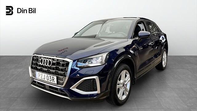 Navarrablå metallic Begagnad 2024 Audi Q2 Advanced Plus SUV | 294 000 kr (Marknadspris) - Bild 1/4