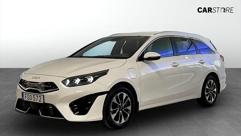 Begagnad Kia Ceed Sportswagon Advance 105 HK (77 kW) 2022 Vit Kombi