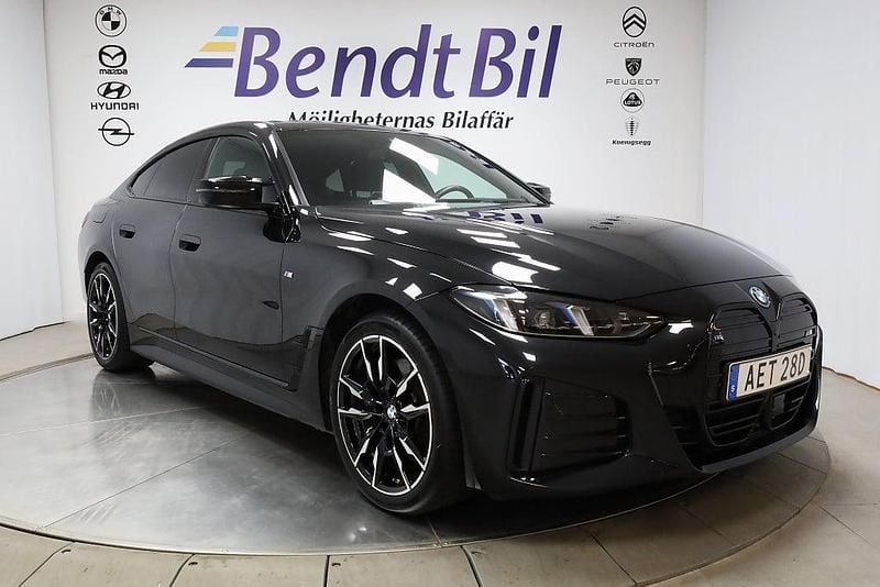 Begagnad BMW i4 Comfort Edition 442 kW (601 HK) 2024 Black sapphire metallic Sedan