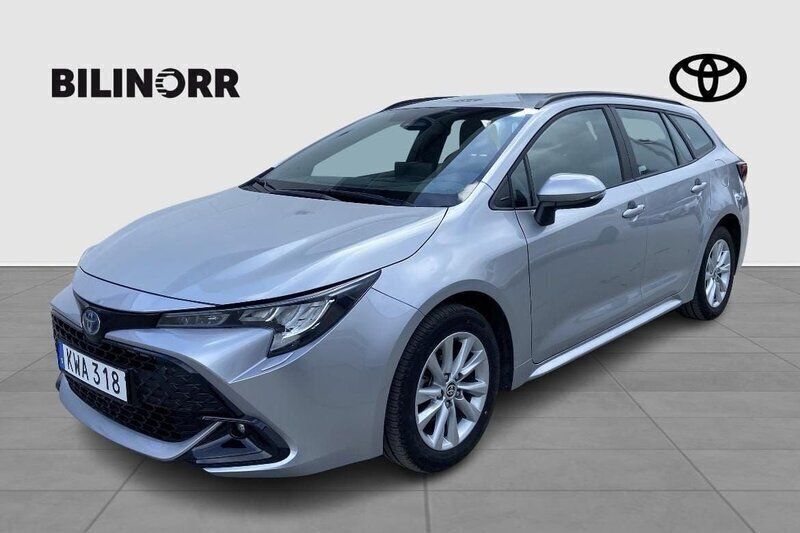 Silver Begagnad 2023 Toyota Corolla Kombi | 284 900 kr (Marknadspris) - Bild 1/4